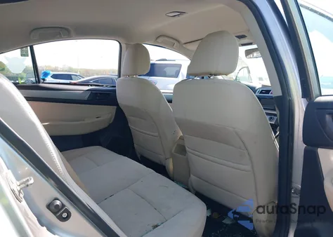 2018 Subaru Legacy 2.5I z USA, uszkodzony, nr VIN 4S3BNAB66J3033943